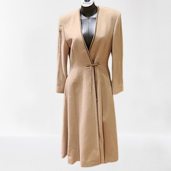 Giorgio Armani Jackets & Blazers - Giorgio Armani cashmere coat with beautiful trim. Size 42 / US 8 Made in Italy